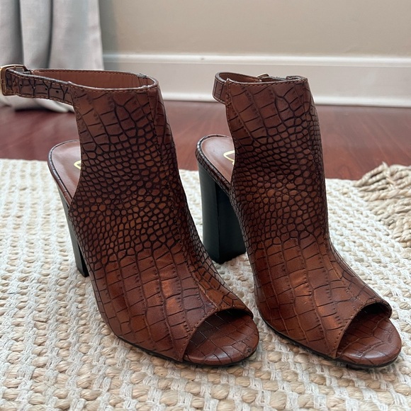 Crocodile Peep-Toe Ankle Strap Booties 7.4 - 37.5" - Picture 2 of 5